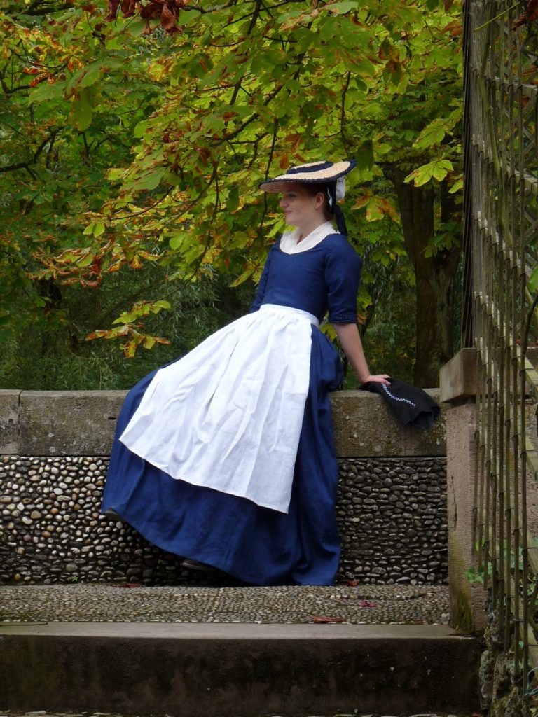 Simple Quaker Dress – Fjalladis