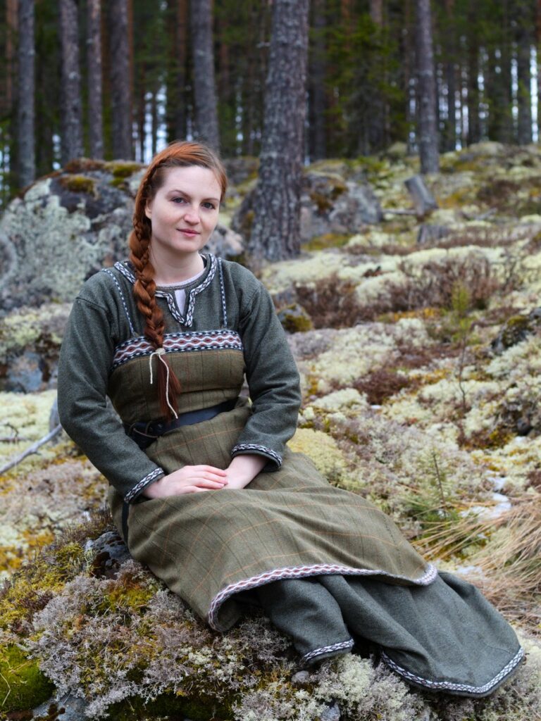 Viking Woolen Dress – Fjalladis